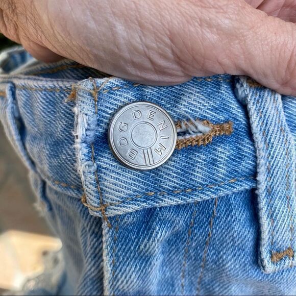 BDG Shorts Womens High Rise Rise Cut Off Frayed Destroyed Denim Short SZ 26 - Picture 8 of 11